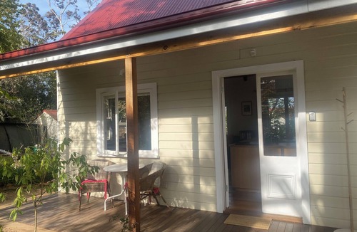Katoomba Cottage | Garden cottage in Blue Mountains. Forest trails on your doorstep!
