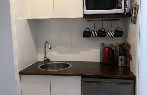 Newport Apartment | Garden Studio - Top Location, 1 min walk to train, shops, cafes & bars.