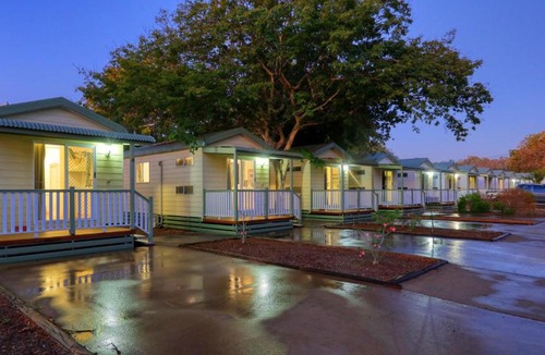Emerald Hotel | Gday Parks Emerald