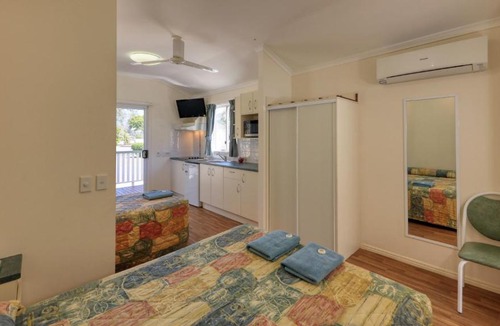Emerald Hotel | Gday Parks Emerald