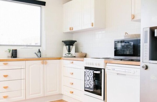 Glenelg East House | Gem on Maxwell - Summer holiday @ The Bay