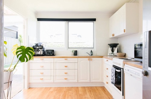 Glenelg East House | Gem on Maxwell - Summer holiday @ The Bay
