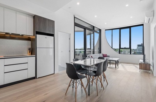 Alphington Apartment | Generous 2-Bed Apartment with Great Amenities