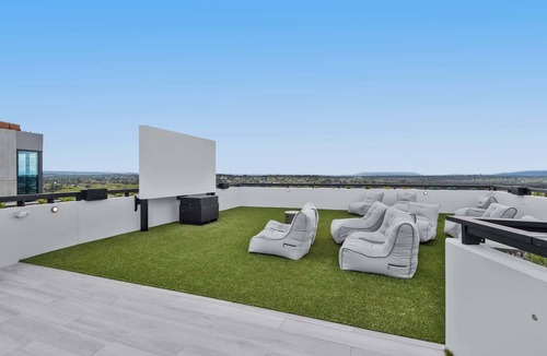 Alphington Apartment | Generous 2-Bed Apartment with Great Amenities