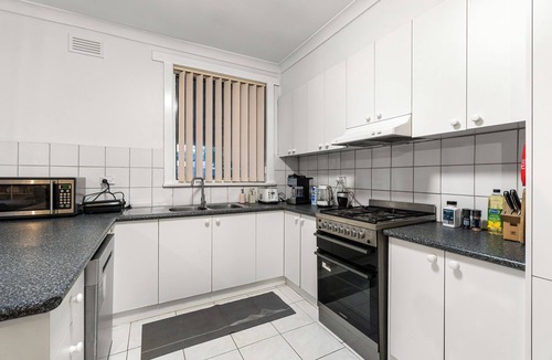 Oakleigh South House | Generous size 3BR 1.5Bath Every BD has AC