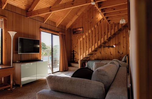 Akaroa Apartment | Geoff's ~ beach, bush and bliss