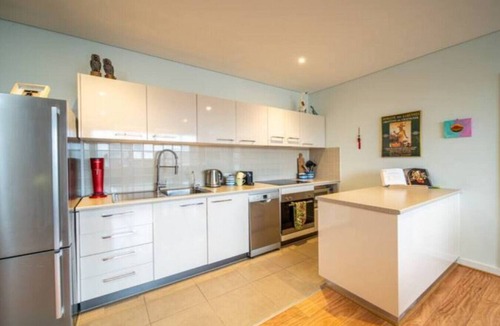 Adelaide Central Business District Apartment | Get Comfy on Frew - CBD Stay near Parklands & Dining