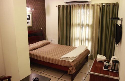 Karnal Hotel | Gian Residency