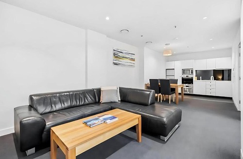 Sullivan's Cove Apartment | Gibson Mill waterfront warehouse apartment - 204