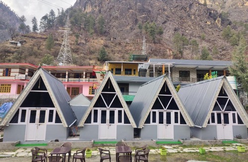 Kasol Bed & Breakfast | Giggling Goons Cabins & Kitchen