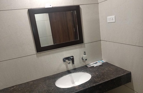 Jammu Hotel | Ginger Jammu , Bari Bramhana