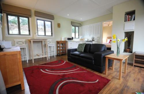 Gisborne Cabin | Gisborne Peak Winery - Charming Retreat Vineyard Stay Macedon Ranges