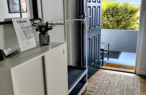 Gladstone House | Gladstone gem - Gateway to the Bays