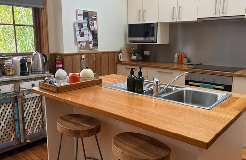 Beechworth Cottage | Gladstone House - quaint and short walk into town