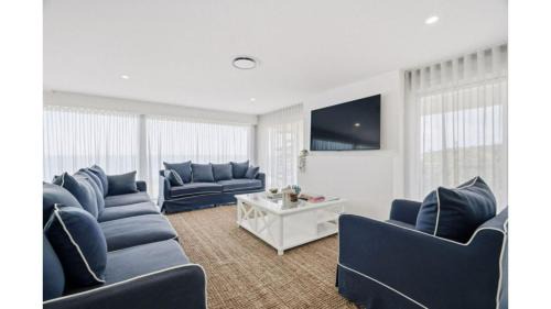 Forresters Beach House | Glass House Retreat at Forresters