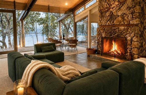 Taylor Bay House | Glasshouse Lake Eildon Architectural Retreat