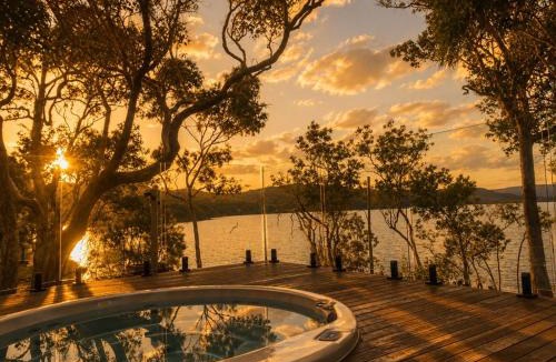 Taylor Bay House | Glasshouse Lake Eildon Architectural Retreat