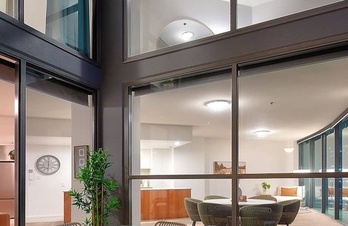 Brisbane Central Business District Apartment | Glasshouse on Felix – Luxury Brisbane City Apartment with River Views, Pool & Parking