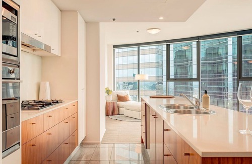 Brisbane Central Business District Apartment | Glasshouse on Felix – Luxury Brisbane City Apartment with River Views, Pool & Parking