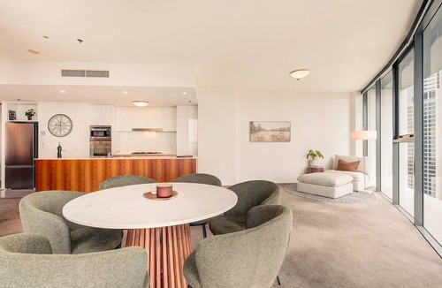 Brisbane Central Business District Apartment | Glasshouse on Felix – Luxury Brisbane City Apartment with River Views, Pool & Parking