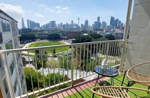 Glebe Apartment | Glebe, Sunny studio and the best view