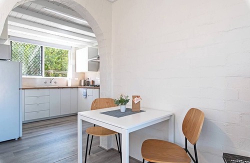 Glenelg North Apartment | Glenelg Getaway - 2BR + Parking