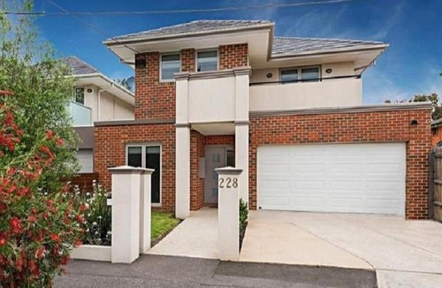 Brunswick East House | Glenlyon Rd - Comfortable Premium Accommodation