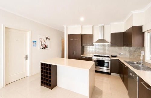 Brunswick East House | Glenlyon Rd - Comfortable Premium Accommodation