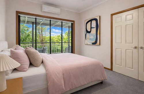 Palmview House | Glenview Paradise - Luxury Family Retreat with Spa near Mooloolaba