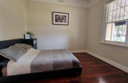 Gosnells House | Globe Trotters Homestay - room in shared private residence