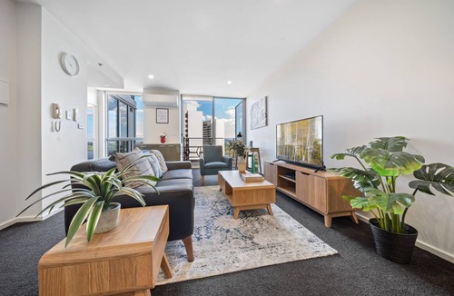 City West Apartment | Glorious Central Canberra 1-Bed with Pool & Sauna