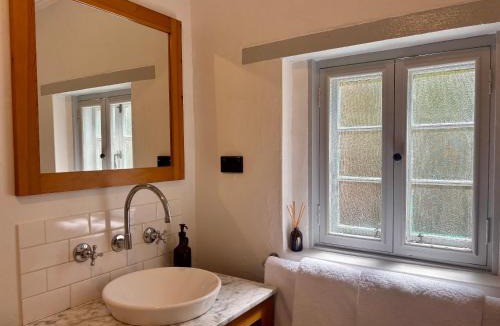 Tanunda Cabin | Goat Square House - Historic Row Cottages