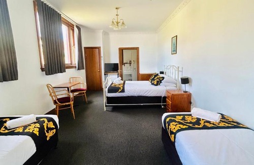Omeo Hotel | Golden Age Hotel