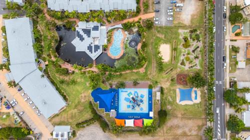 Golden Beach Apartment | Golden Beach Getaway - Oaks Oasis Resort