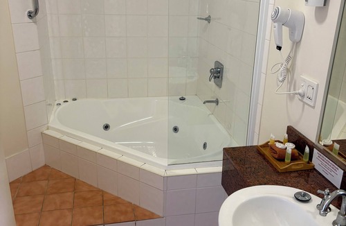Hillvue Hotel | Golden Guitar Motor Inn