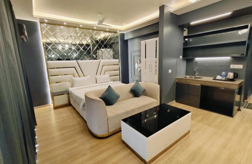 Gomti Nagar Apartment | Golden Pent House