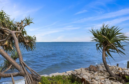 Beachmere House | Golden Sands