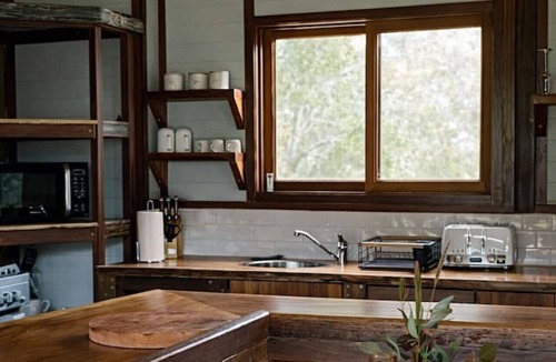 Moreton Bay Region Cottage | Golden Wattle Luxury Cottage & Highland Cows