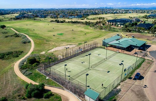 Sanctuary Lakes House | golf pool 2B House in point cook VIC