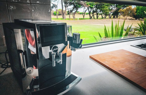 Connewarre House | Golf & Surf @ 13th Beach or bike to Barwon Heads