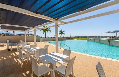 Pelican Waters Apartment | Golfer's Paradise - Pelican Waters