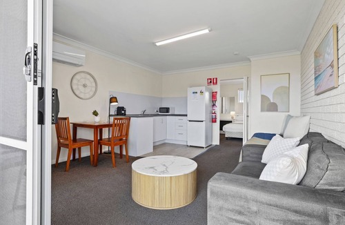 Narooma Apartment | Golfers View Unit 4 - enjoy spectacular views of the ocean and golf course.