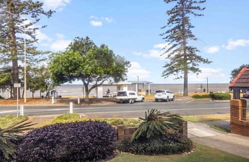 Margate Apartment | "Good Vibes on Margate Beach"