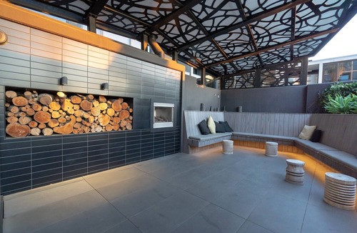 North Melbourne Apartment | Gorgeous 1-Bed Apartment with a Rooftop Pool
