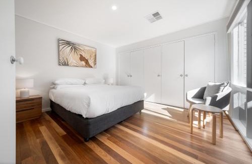 Kingston House | Gorgeous 2-Bed Townhouse with Patio, BBQ & Parking
