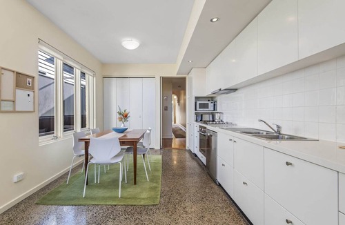Brunswick Apartment | Gorgeous 2-Bed Victorian Home in Artsy