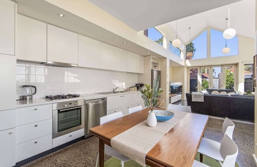 Brunswick House | Gorgeous 2-Bed Victorian Home in Artsy Suburb