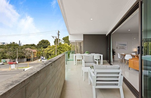 Bulimba Apartment | Gorgeous 3-Bed Apartment with City Views