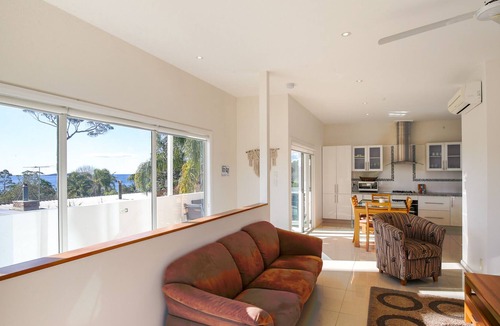 Surf Beach House | Gorgeous 3-Bed Duplex with Ocean Views