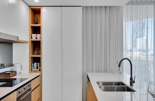 Broadbeach Apartment | Gorgeous 3rd Floor 3 BRM Apartment